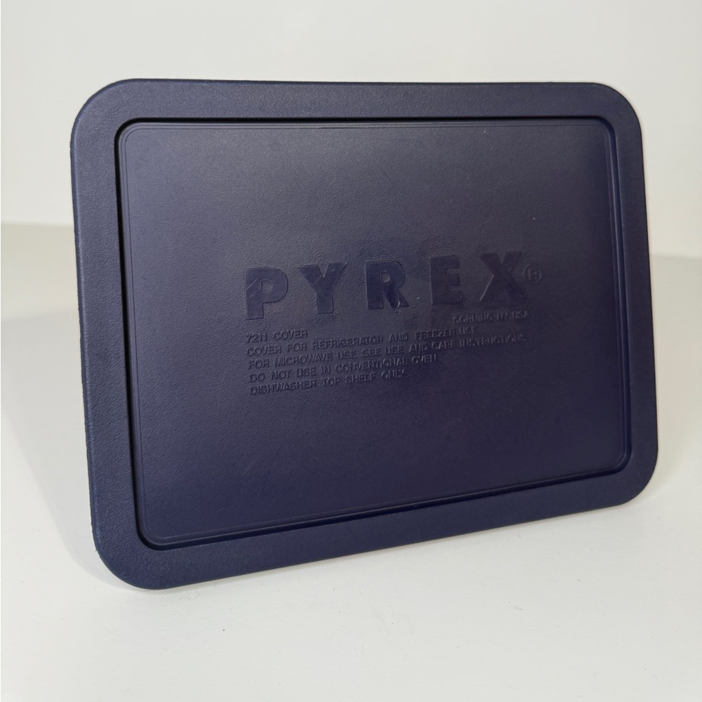 VTG Pyrex Simply Store Glass rectangular food container w/ Navy Blue Storage Lid